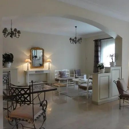 Les Echevins Hotel