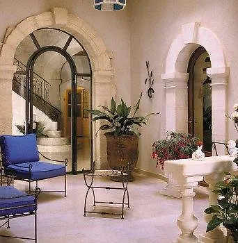 Les Echevins Hotel